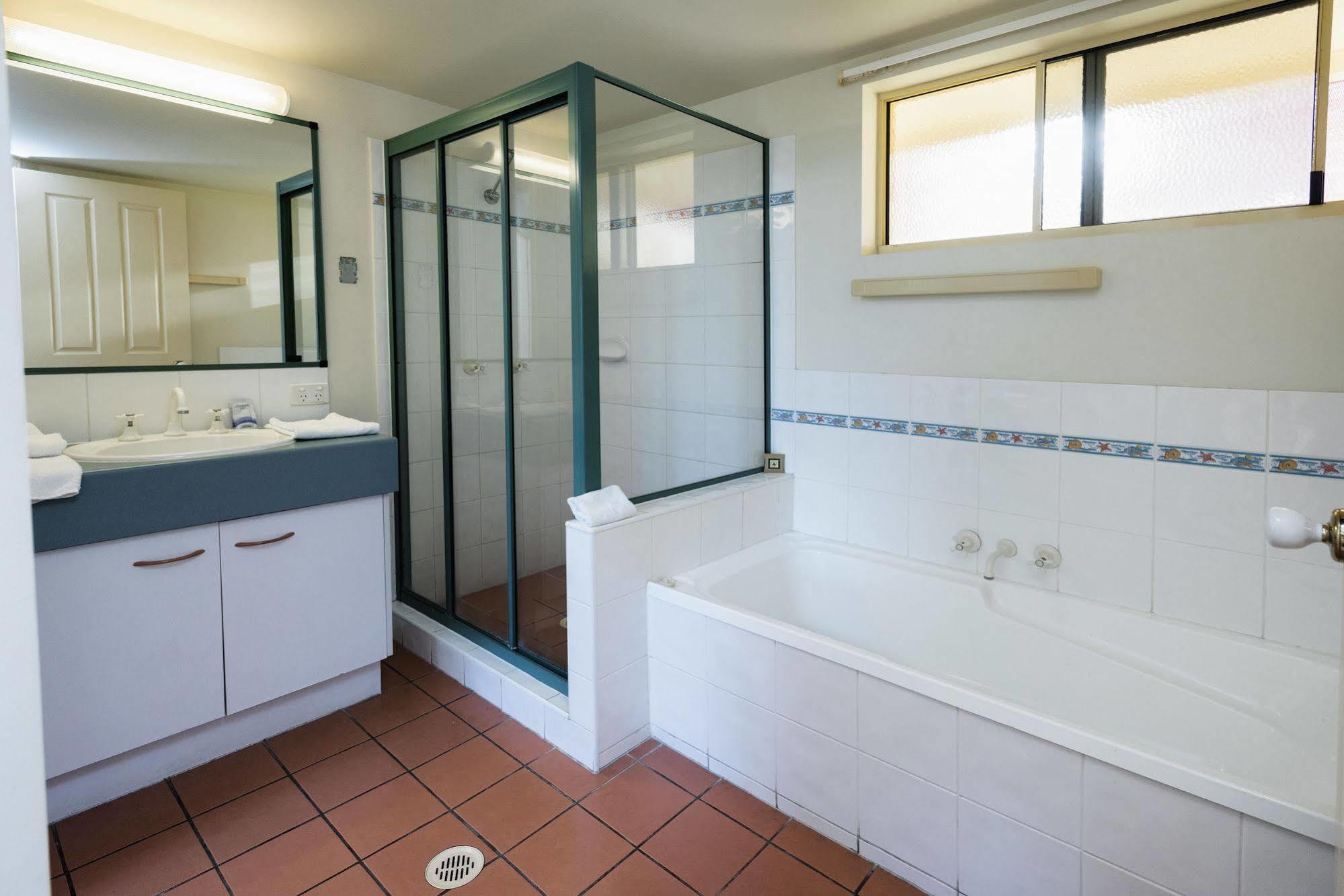 Alexander Beachfront Apartments Hervey Bay Dış mekan fotoğraf