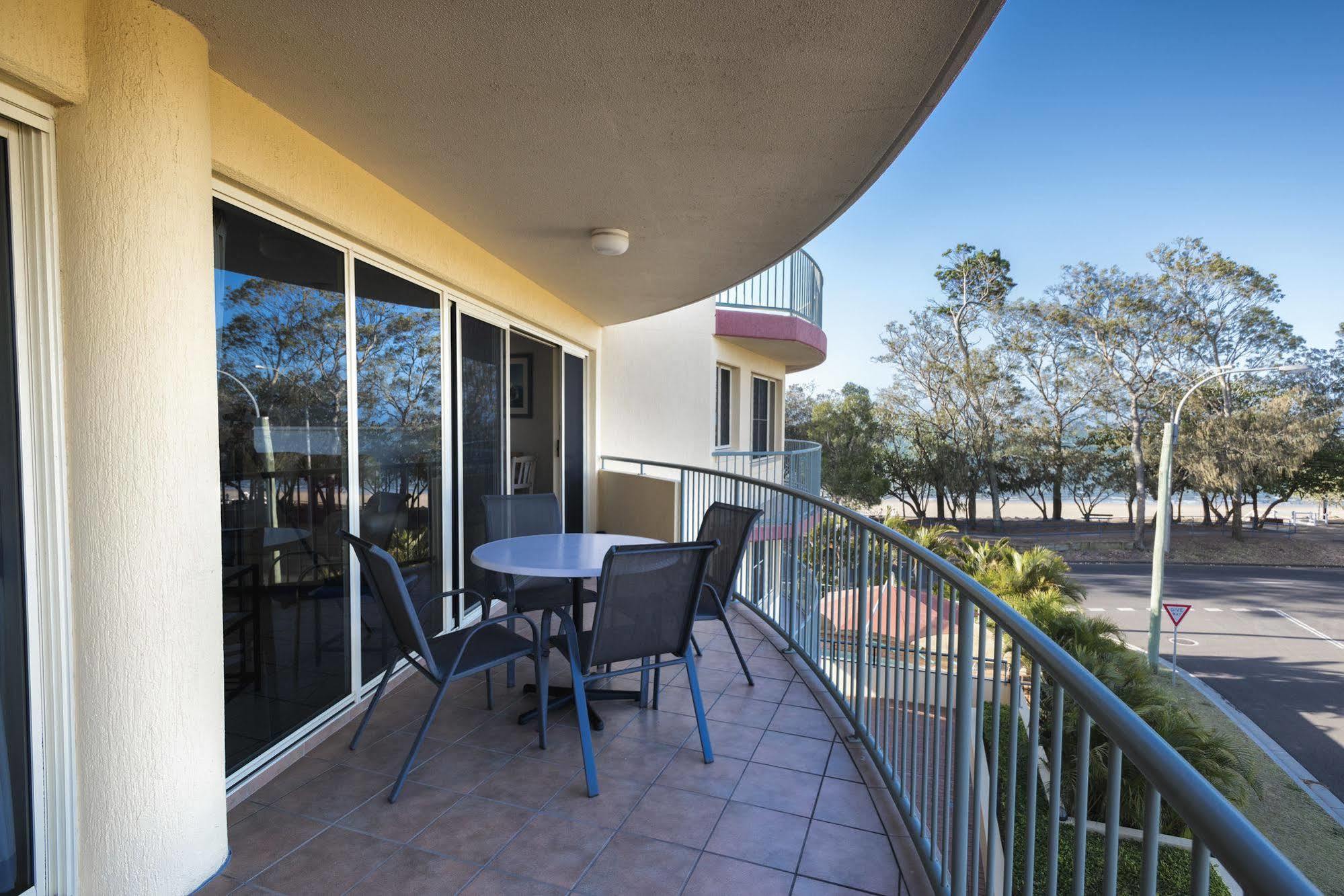 Alexander Beachfront Apartments Hervey Bay Dış mekan fotoğraf