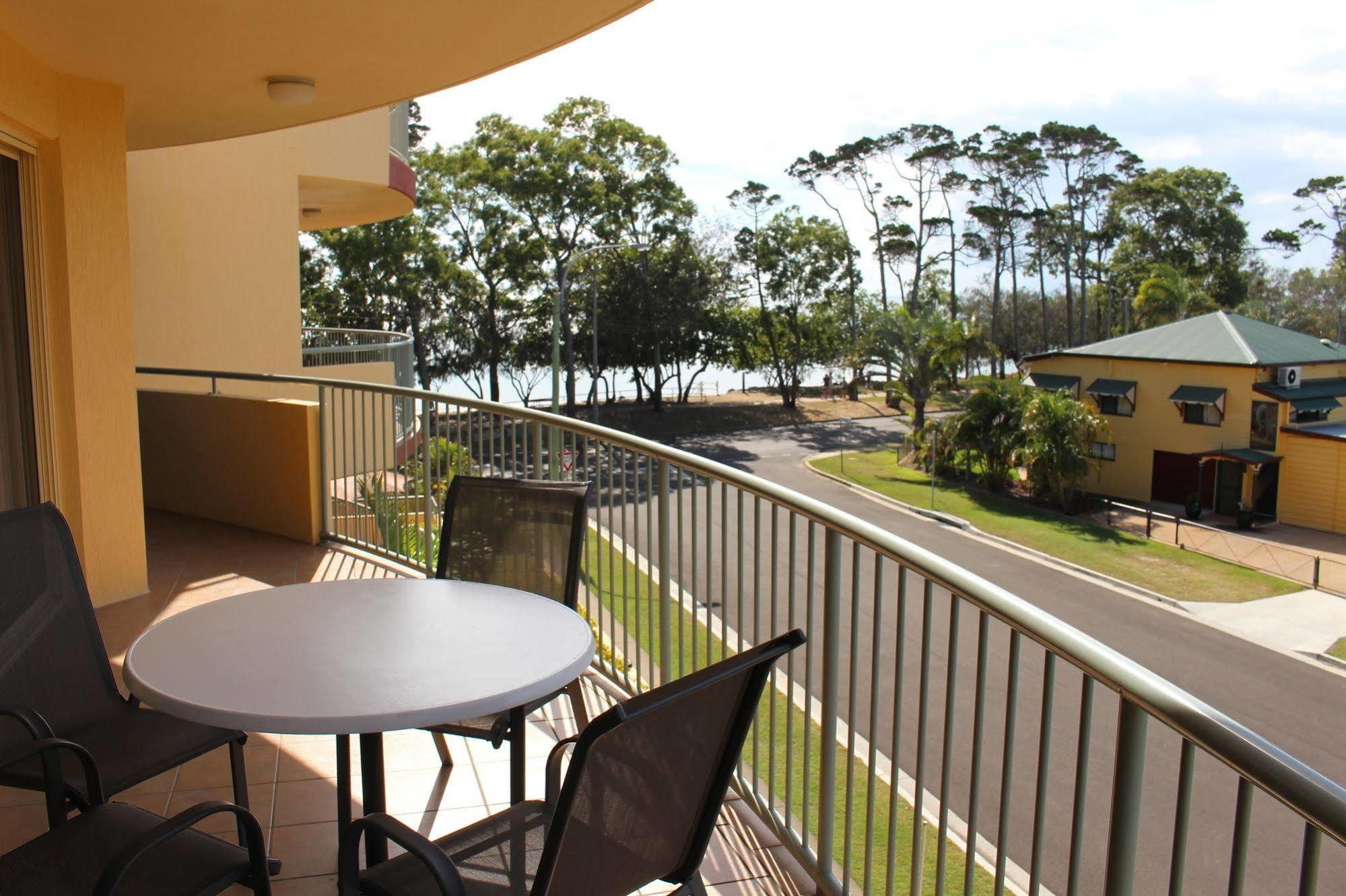 Alexander Beachfront Apartments Hervey Bay Dış mekan fotoğraf