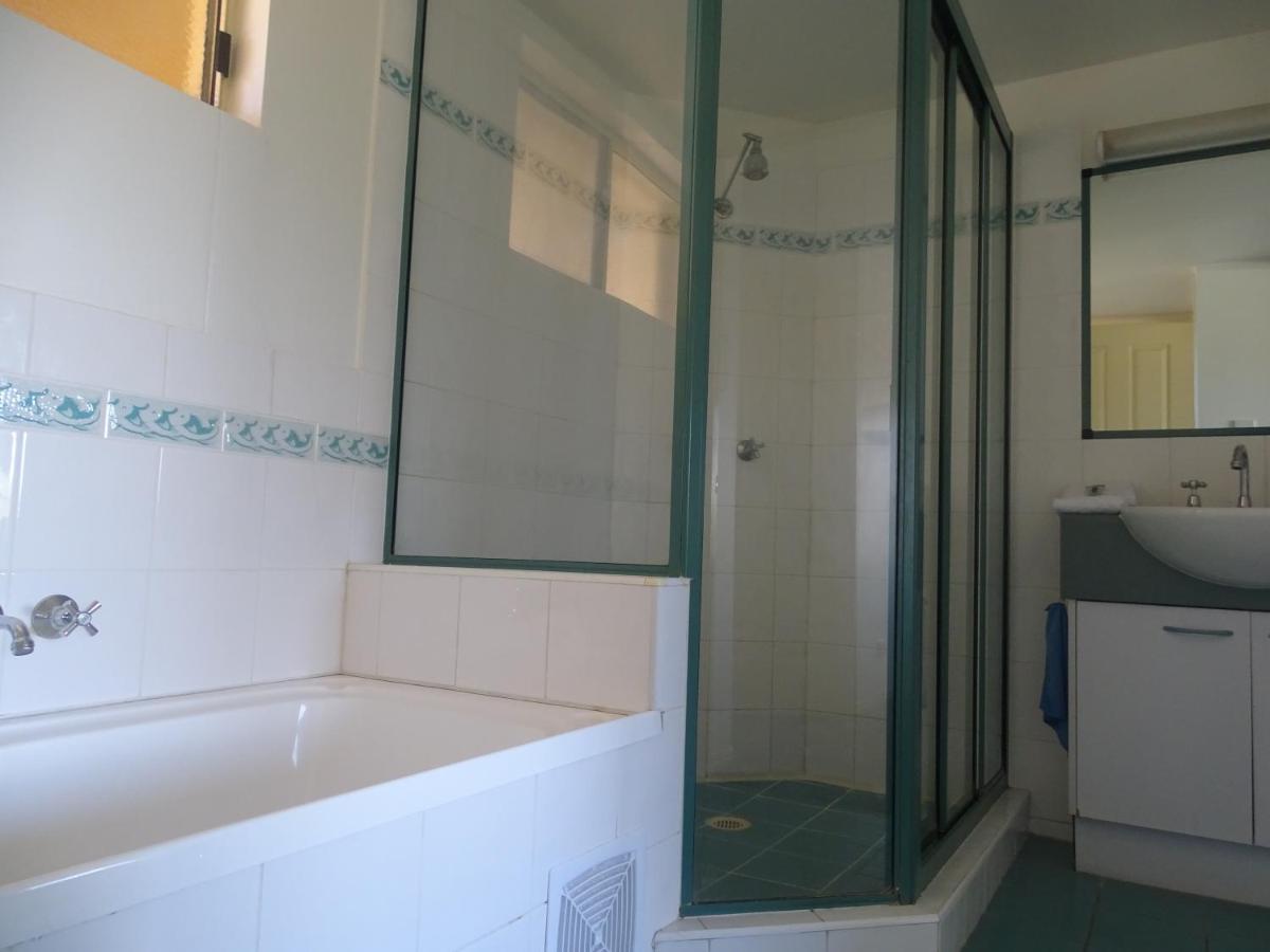 Alexander Beachfront Apartments Hervey Bay Dış mekan fotoğraf