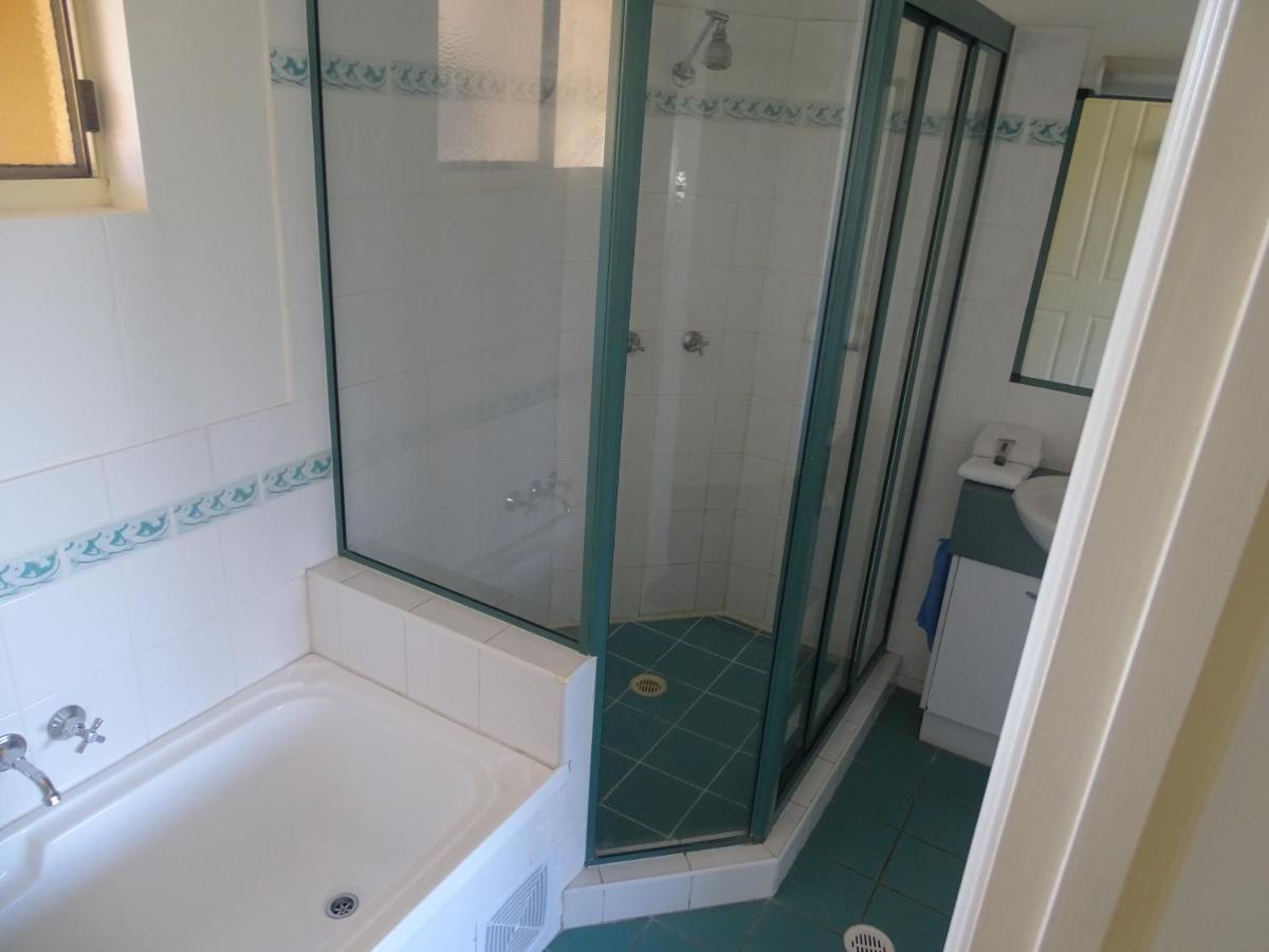 Alexander Beachfront Apartments Hervey Bay Dış mekan fotoğraf